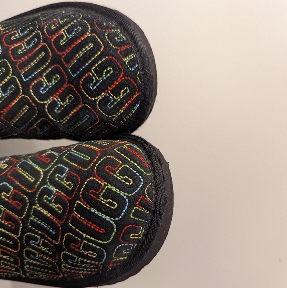 UGG Classic II Graphic Stitch Black Rainbow Girls sz 3 - Picture 7 of 7